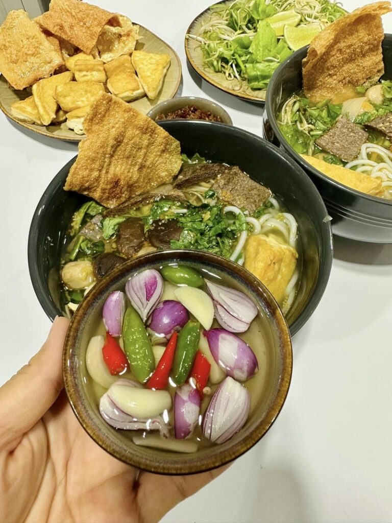Bún bò chay là gì