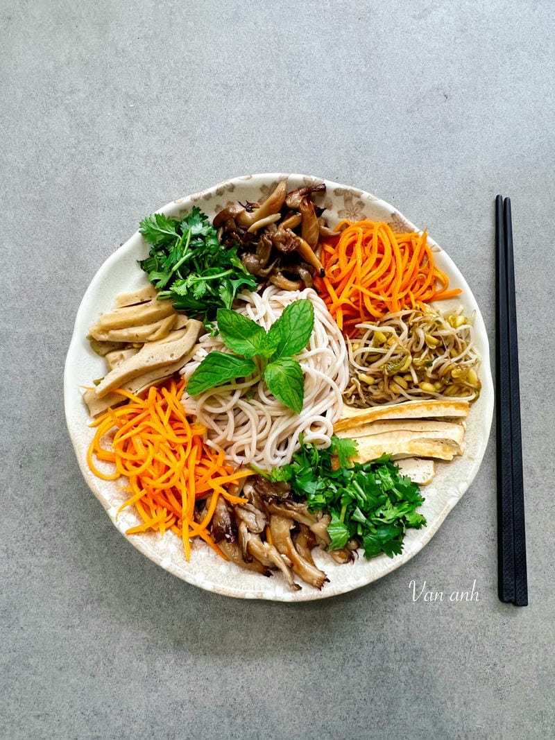 Bún trộn chay là gì