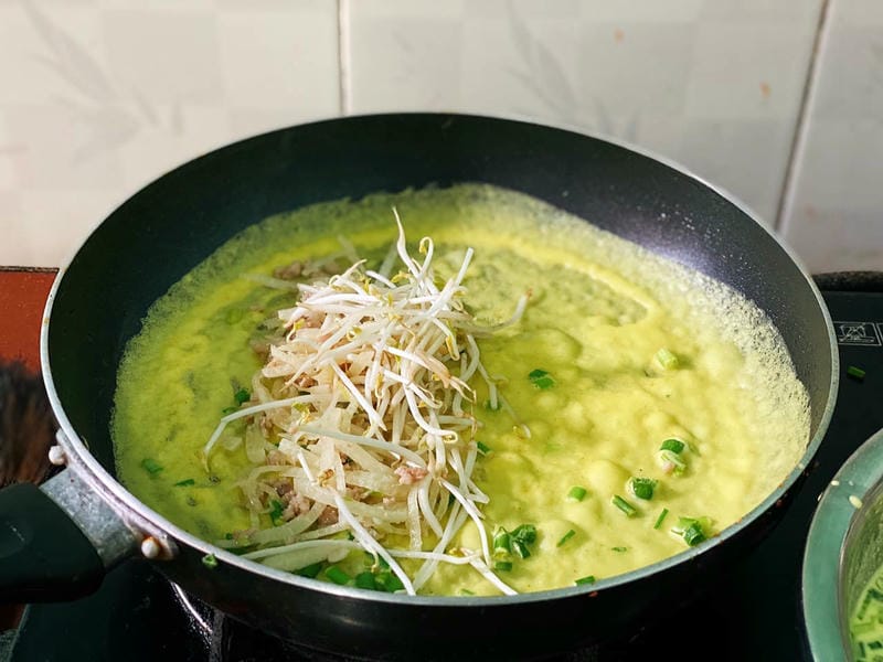 Bước 3 Làm bánh xèo