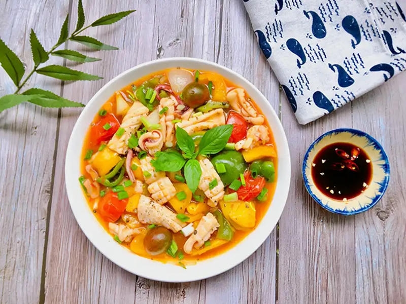 Cách làm mực xào chua ngọt giòn ngon, không tanh