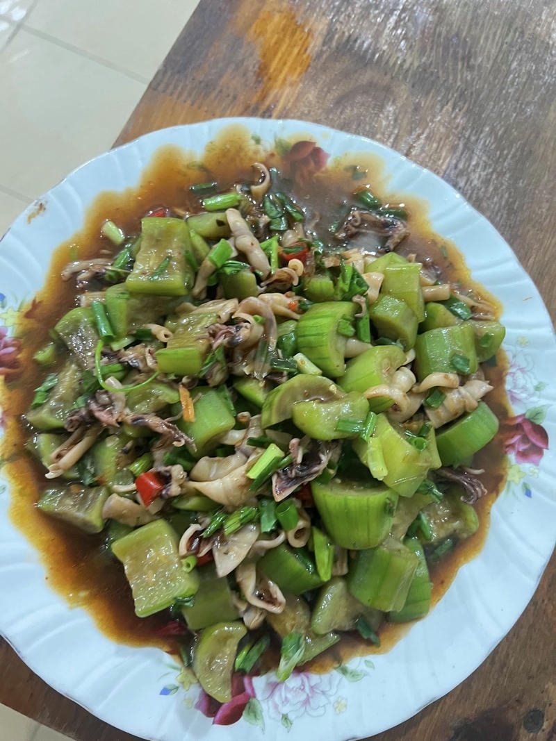 Cách làm mực xào mướp không tanh, giòn ngọt
