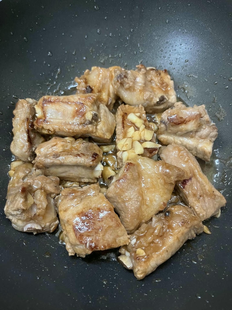Cách làm sườn rim nước dừa ngon