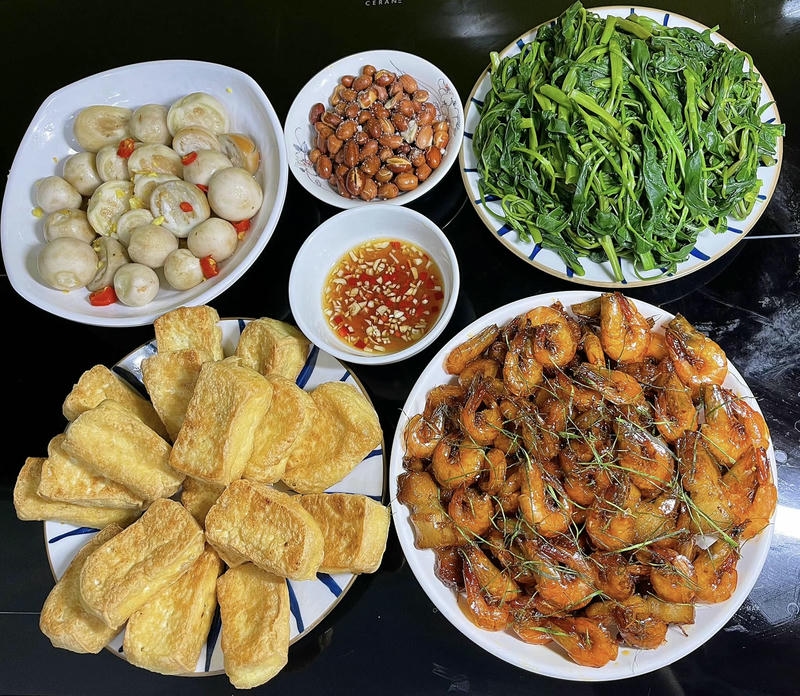 Cách làm tôm rang thịt ngon cơm, chuẩn vị miền quê