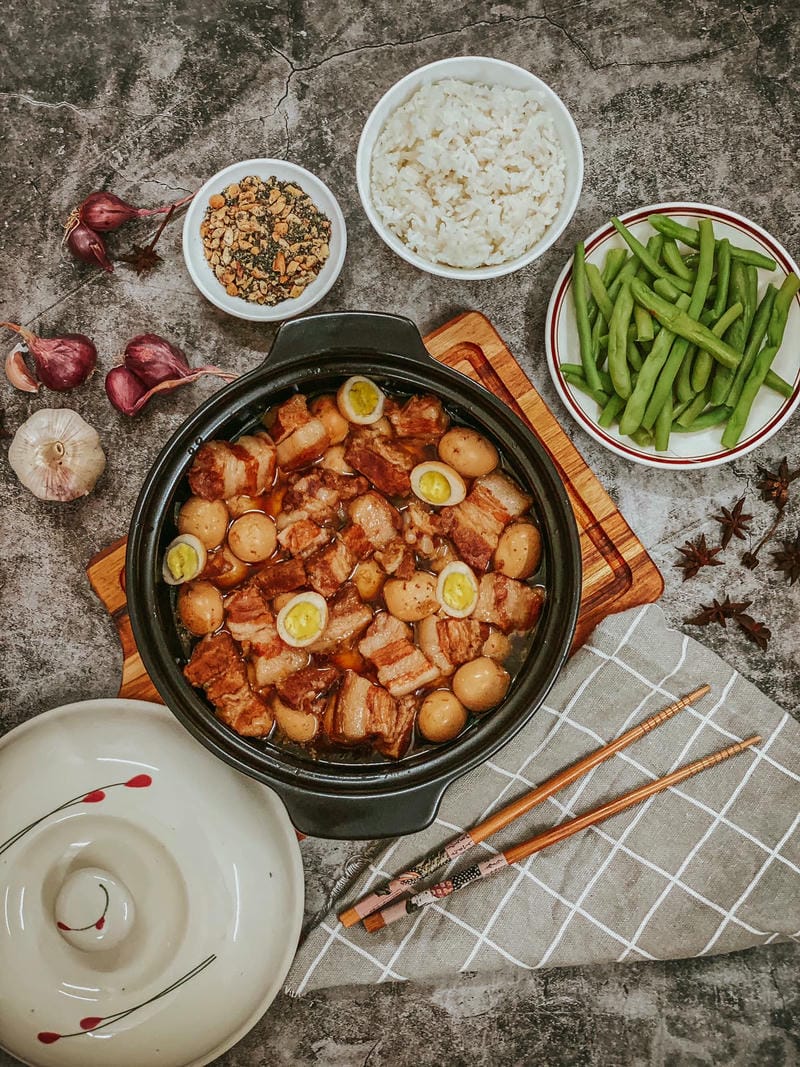 Cách thưởng thức thịt kho tàu ngon đúng điệu