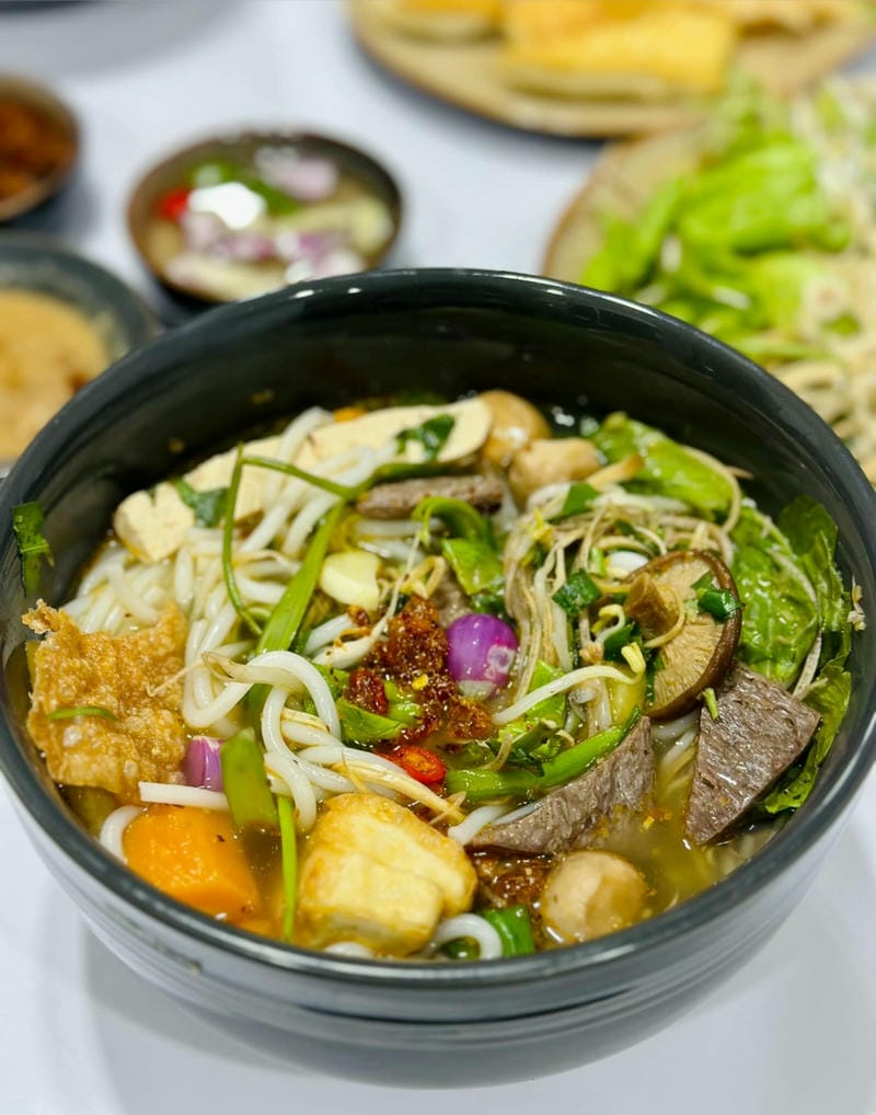 Mẹo nấu bún bò huế chay đậm vị
