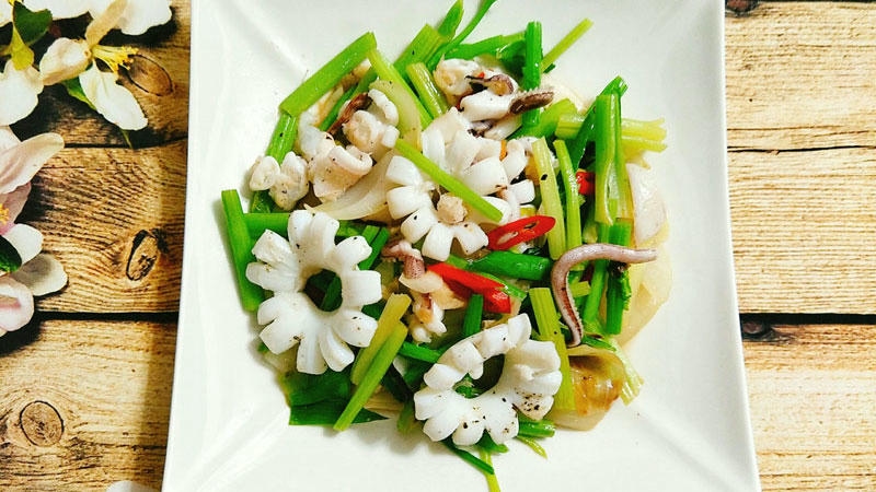 Mực xào cần tây – Vị ngon đến từ sự đơn giản