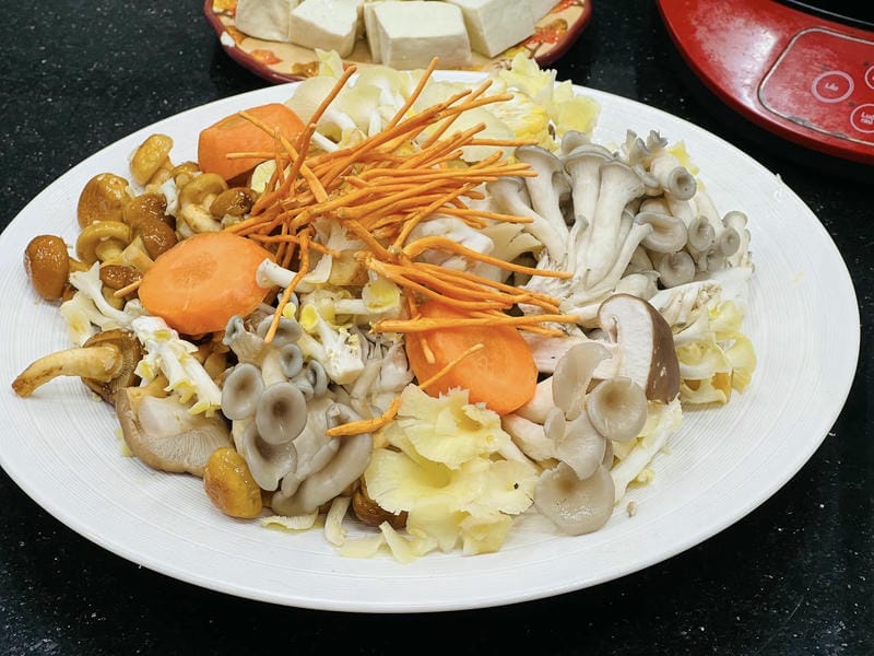 Nguyên liệu chuẩn bị cho lẩu nấm chay