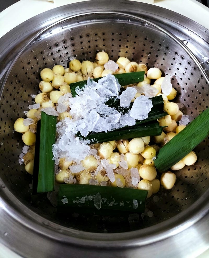 Nguyên liệu chuẩn bị cho món chè hạt sen