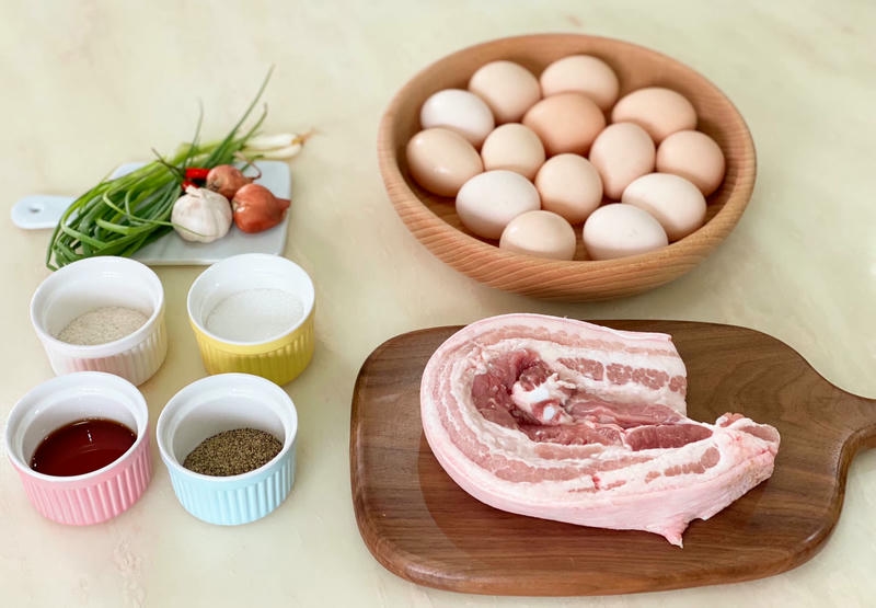 Nguyên liệu chuẩn bị cho món thịt kho trứng