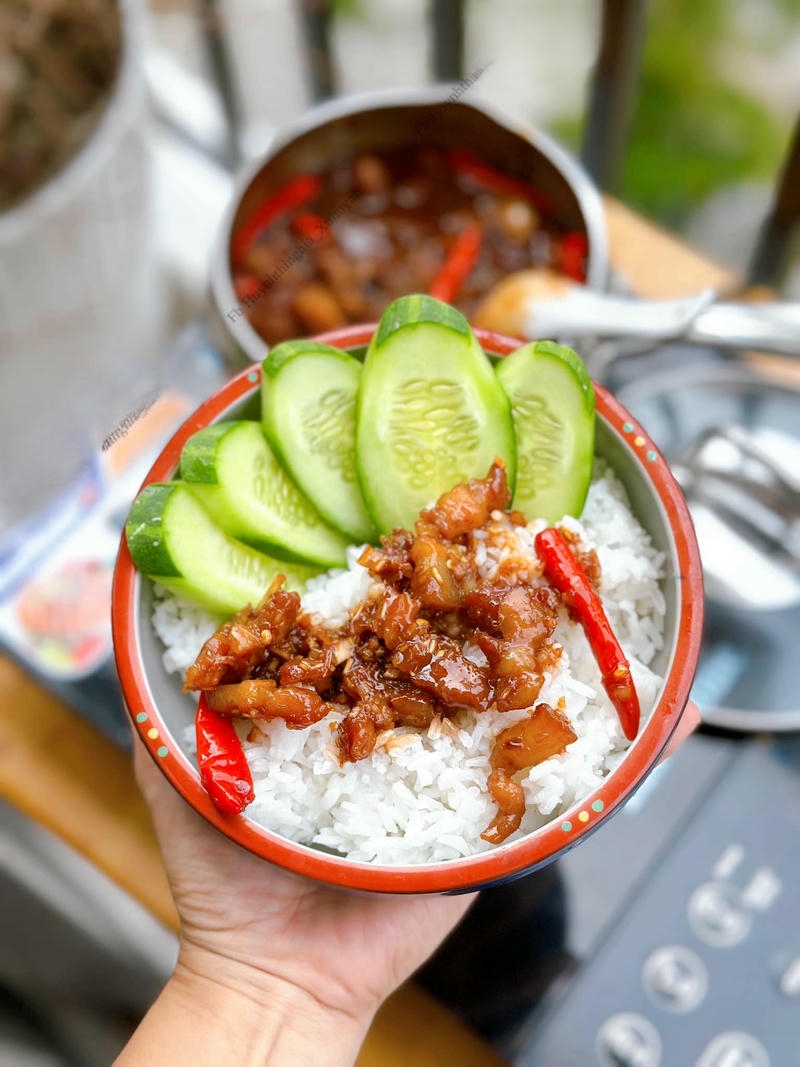 Thịt kho mắm ruốc là gì
