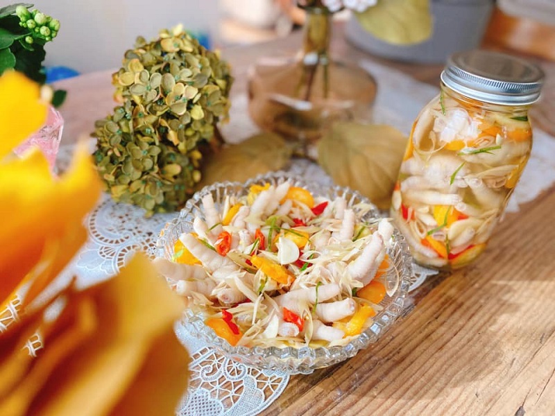 Trộn chân gà với nước ngâm